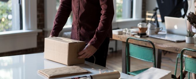 Wie moet de retourkosten betalen bij een online bestelling?